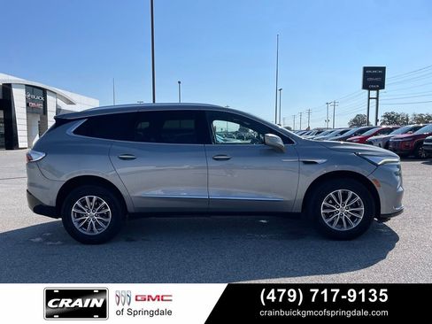 Used 2023 Buick Enclave Essence FWD image 8