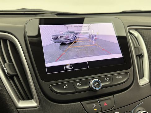 Used 2025 Chevrolet Malibu LT image 11