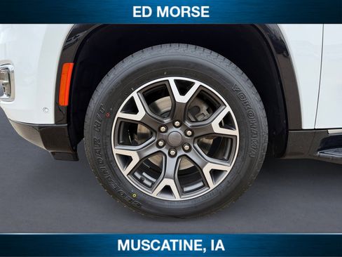 Used 2024 Jeep Wagoneer L Series III w/ Flexible Seating Group image 14