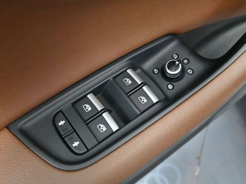 Used 2017 Audi Q7 3.0T Premium Plus image 19