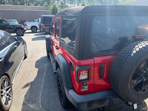 Used 2021 Jeep Wrangler Unlimited Sport AWD/4WD image 3