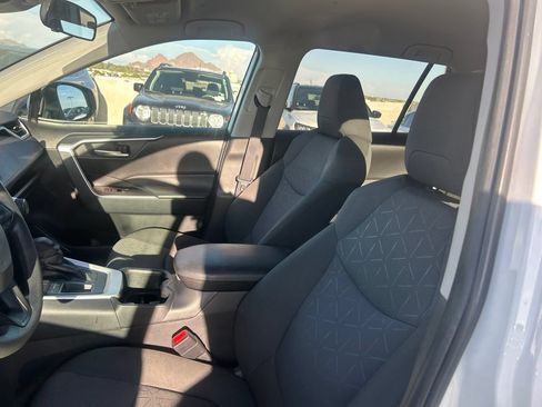 Used 2025 Toyota RAV4 XLE FWD image 6