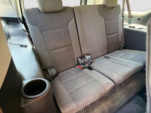 Used 2015 Chevrolet Suburban LS AWD/4WD image 31