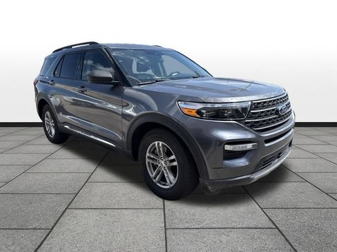 Used 2021 Ford Explorer XLT w/ Equipment Group 202A AWD/4WD image 3