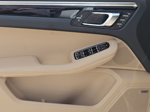 Used 2026 Porsche Macan image 22