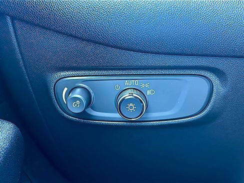 Used 2022 Chevrolet Equinox LT image 35