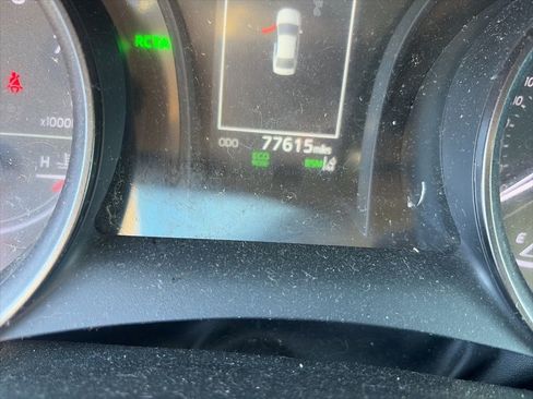 Used 2022 Toyota Camry SE image 16