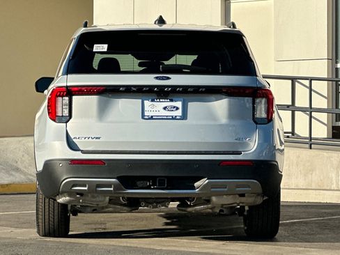 New 2026 Ford Explorer Active w/ Active Comfort Package image 4
