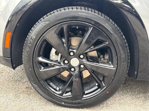 Used 2021 Buick Envision Essence w/ Technology Package I FWD image 9