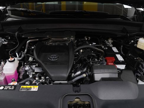 Used 2025 Toyota Grand Highlander AWD image 32