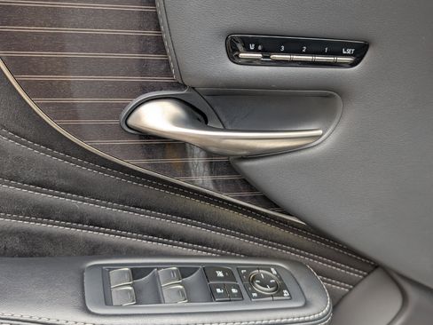 Used 2019 Lexus LS 500h AWD image 16