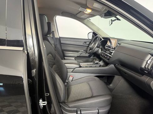 Used 2025 Nissan Pathfinder SV FWD image 29