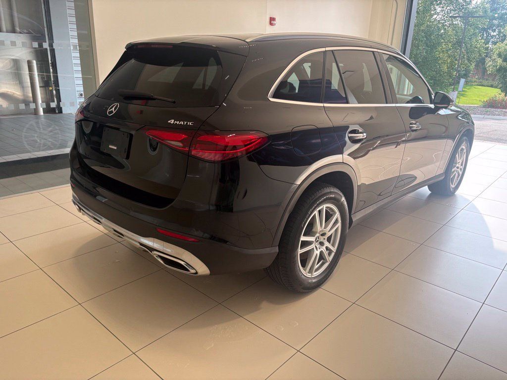 Used 2023 Mercedes-Benz GLC 300 4MATIC image 6