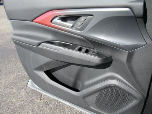 New 2025 Chevrolet Equinox EV RS image 22