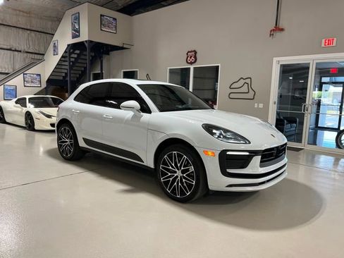 Used 2023 Porsche Macan Base image 58