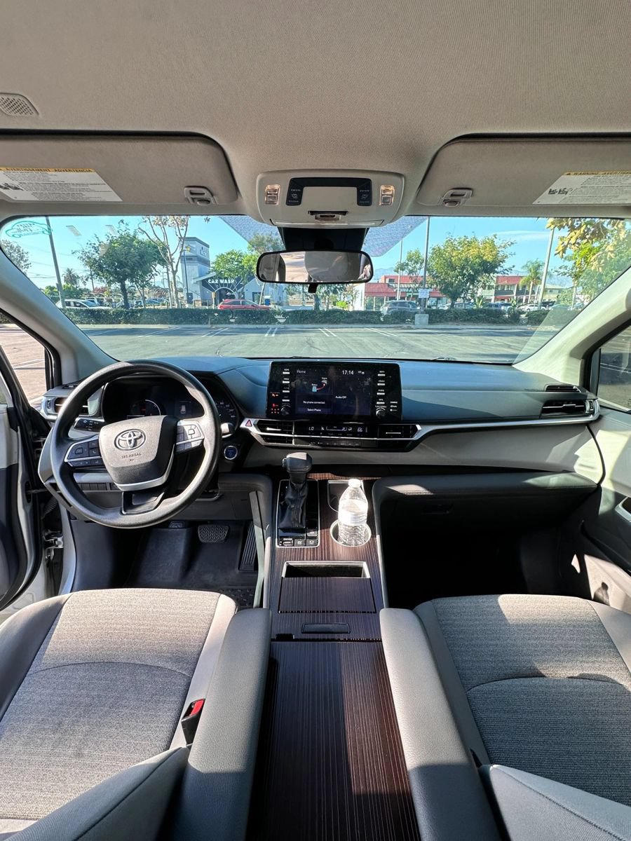 Used 2021 Toyota Sienna LE FWD image 9