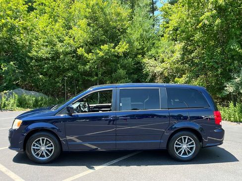 Used 2014 Dodge Grand Caravan SE FWD image 2