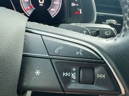 Used 2019 Audi Q8 Premium w/ Convenience Package AWD/4WD image 10