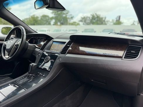 Used 2017 Ford Taurus Limited FWD image 14