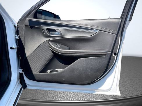 Used 2019 Chevrolet Impala LT FWD image 24