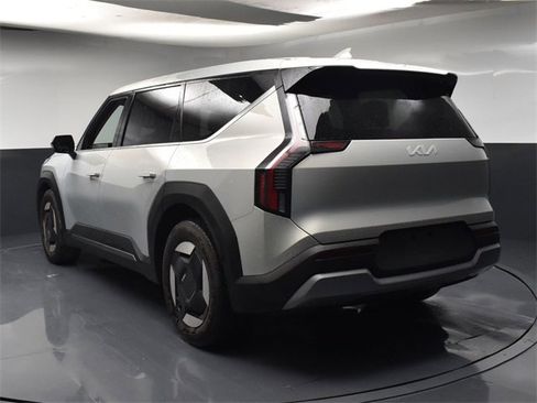 Certified 2024 Kia EV9 Light Long Range image 6