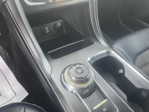 Used 2018 Ford Fusion SE w/ Equipment Group 201A image 18