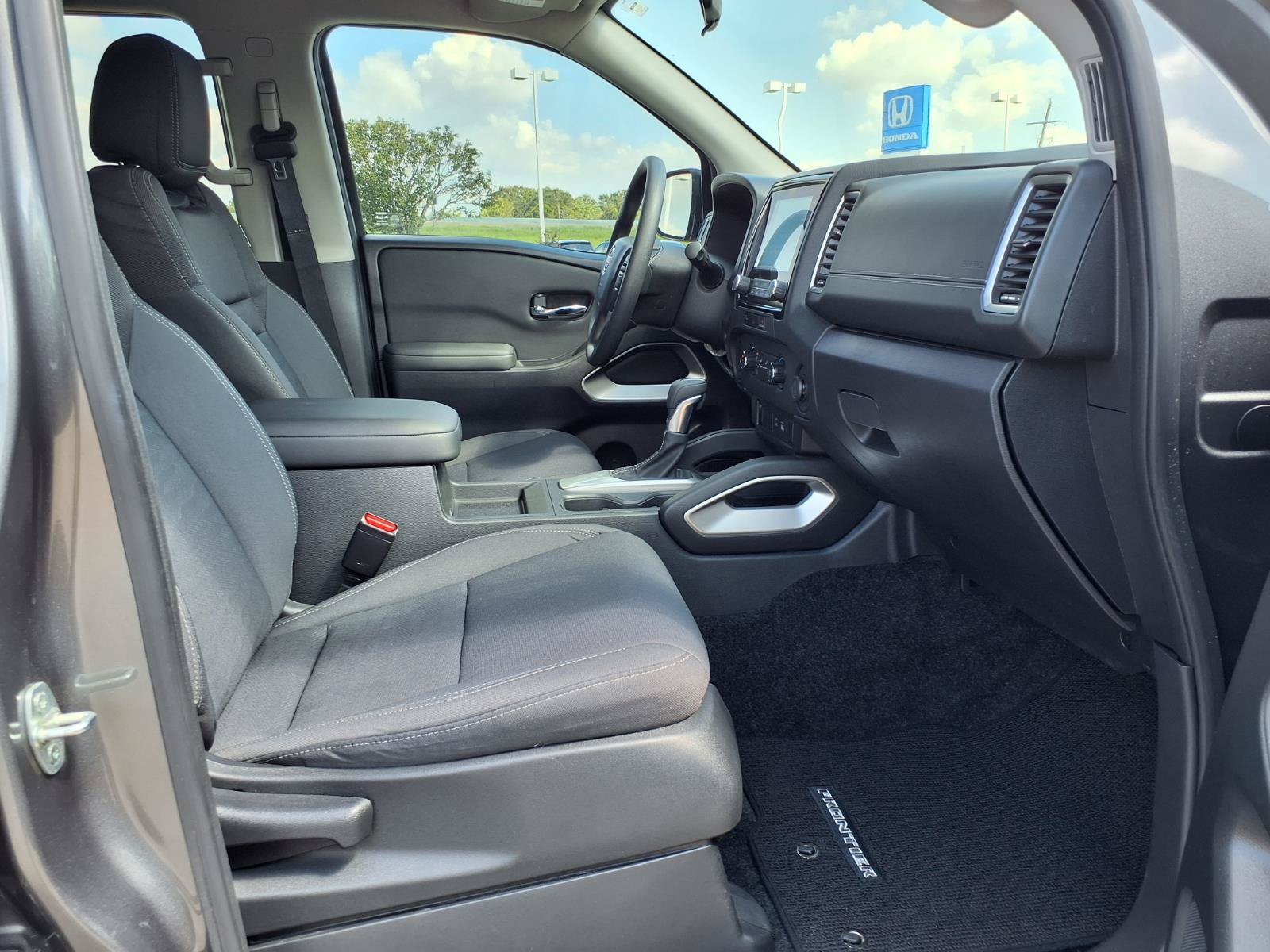 Used 2024 Nissan Frontier SV RWD image 13