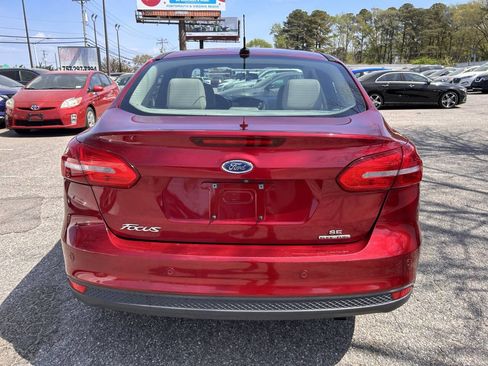 Used 2016 Ford Focus SE w/ SE Power Seat Package FWD image 9