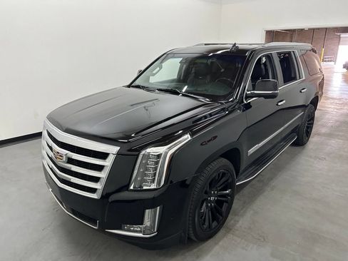 Used 2019 Cadillac Escalade ESV Luxury AWD/4WD image 22