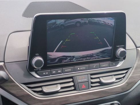 Used 2025 Nissan Altima 2.5 SV FWD image 17
