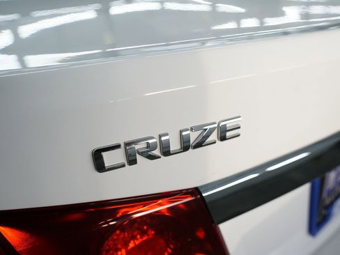 Used 2016 Chevrolet Cruze L image 11