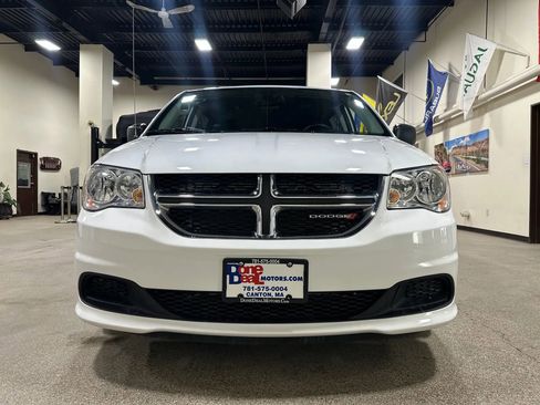 Used 2019 Dodge Grand Caravan SE image 3