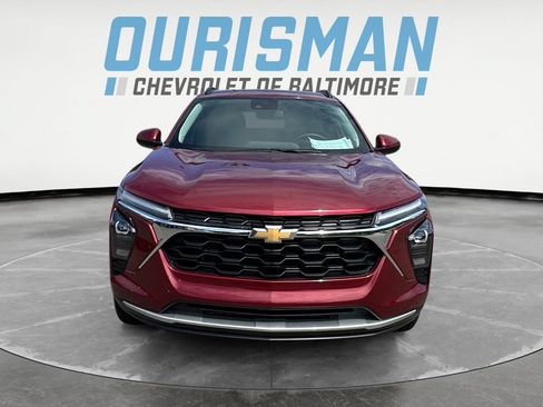 Used 2025 Chevrolet Trax LT w/ LT Convenience Package FWD image 8