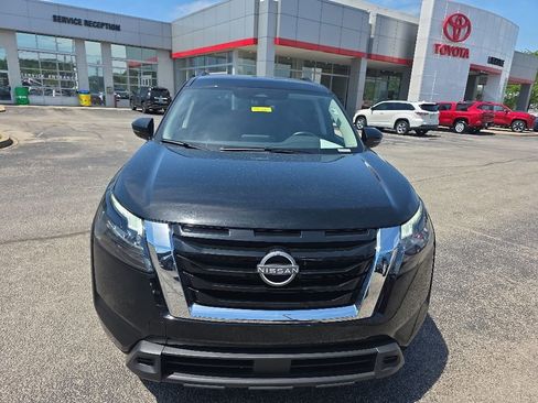 Used 2025 Nissan Pathfinder SV AWD/4WD image 2