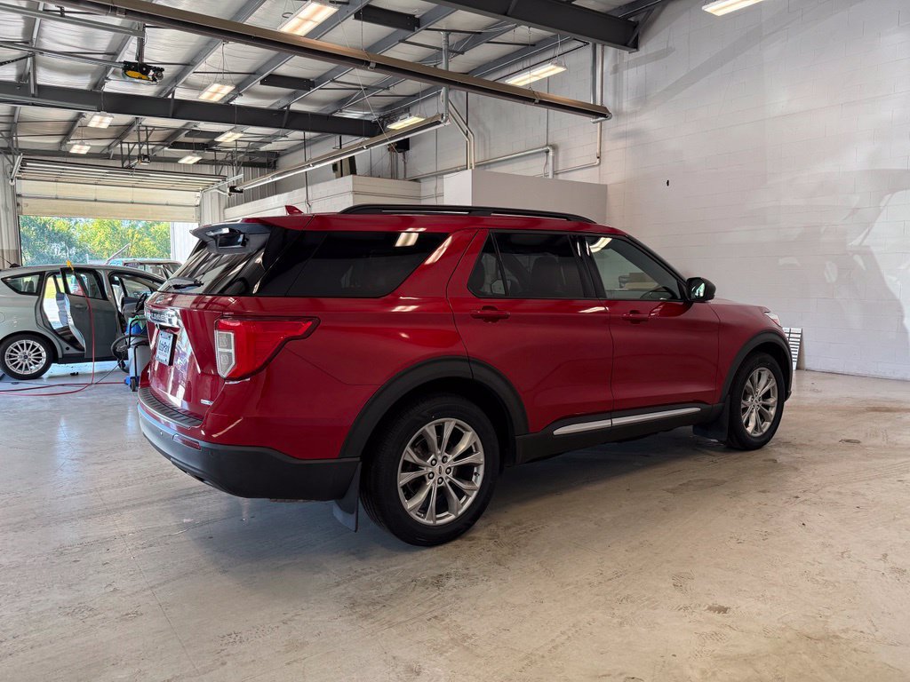 Certified 2020 Ford Explorer XLT w/ Equipment Group 202A AWD/4WD image 7