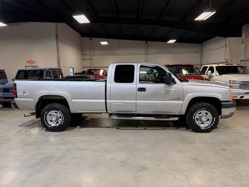 Used 2006 Chevrolet Silverado 2500 LT w/ Skid Plate Package AWD/4WD image 7