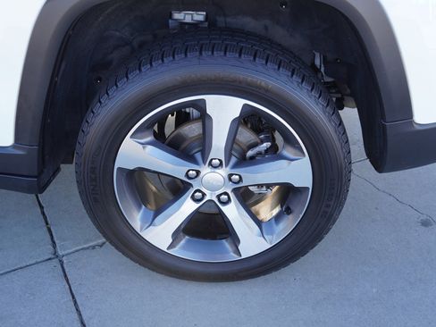 Used 2023 Jeep Grand Cherokee Limited image 12