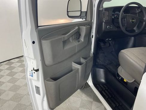 Used 2024 Chevrolet Express 3500 LT w/ LT Preferred Equipment Group RWD image 17