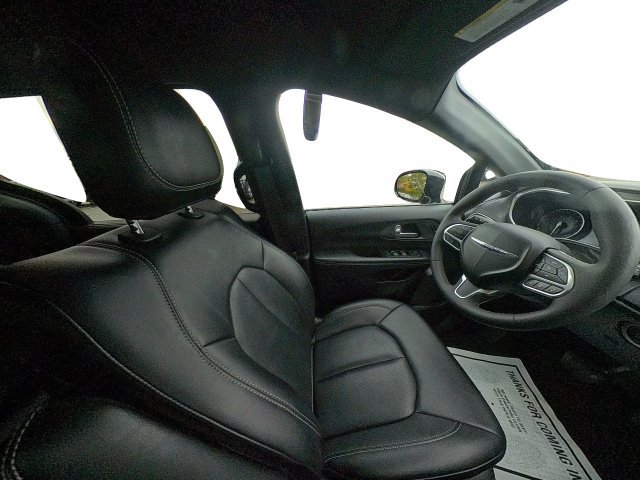 Used 2025 Chrysler Pacifica Select FWD image 38