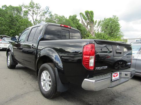Used 2015 Nissan Frontier SV image 5