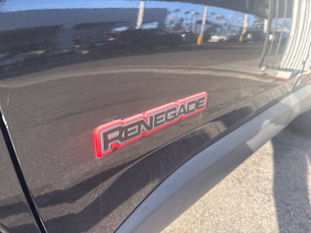 Used 2016 Jeep Renegade Trailhawk AWD/4WD image 7