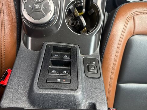 Used 2024 Ford Bronco Outer Banks AWD/4WD image 25