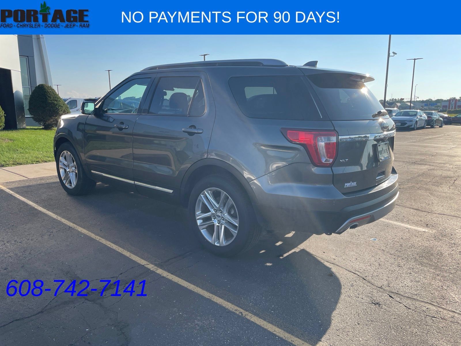 Used 2017 Ford Explorer XLT w/ Equipment Group 202A AWD/4WD image 3