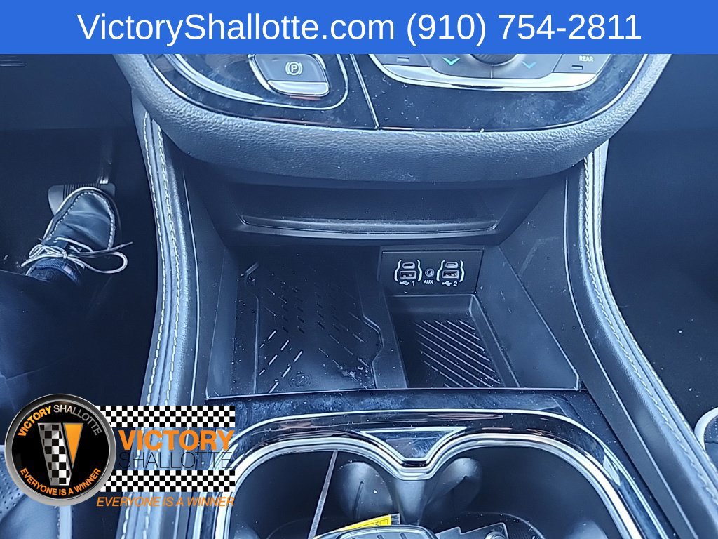 Used 2025 Chrysler Pacifica Limited FWD image 11