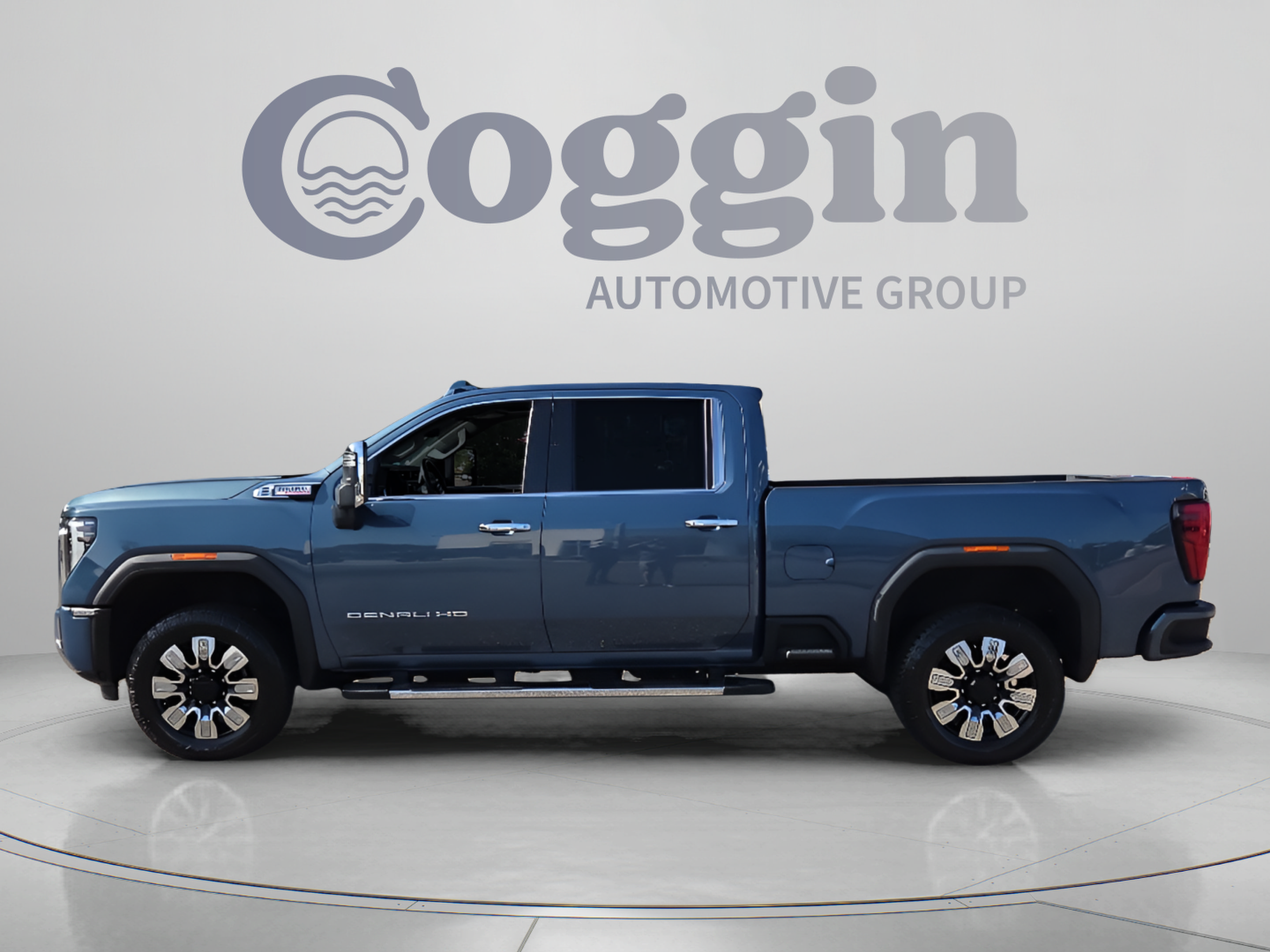 Used 2024 GMC Sierra 2500 Denali w/ Denali Reserve Package AWD/4WD image 2