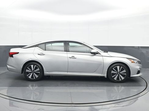 Used 2022 Nissan Altima 2.5 SV image 7