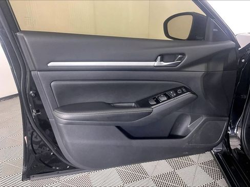 Used 2025 Nissan Altima 2.5 SL AWD/4WD image 21