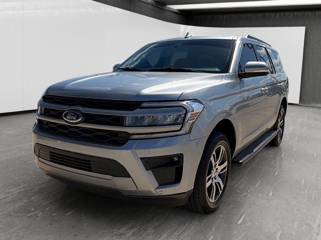Used 2024 Ford Expedition XLT RWD image 1