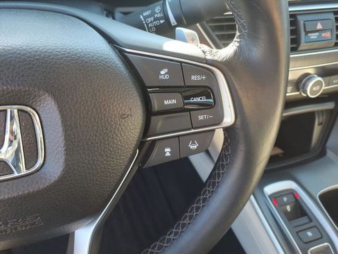 Used 2018 Honda Accord Touring image 30