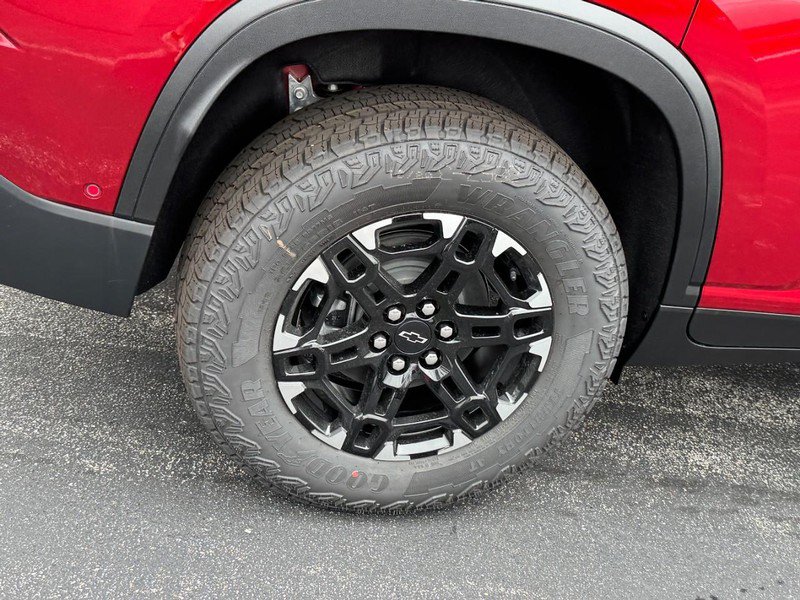 New 2027 Chevrolet Traverse Z71 w/ Enhanced Driving Package AWD/4WD image 4